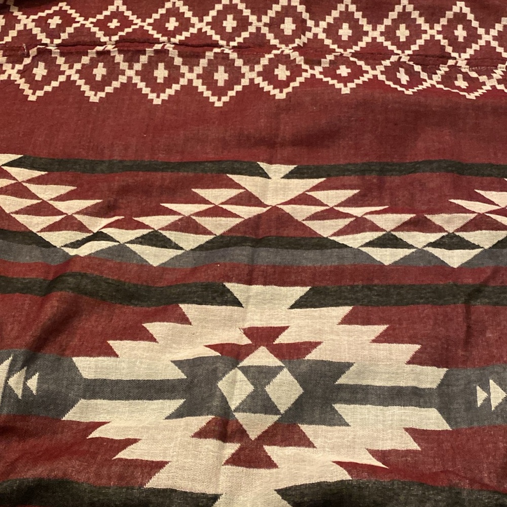Pattern Loop Scarf - Picture 4 of 9
